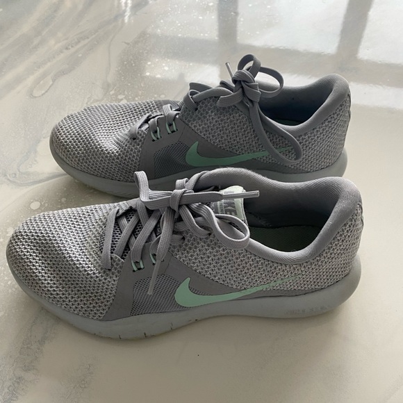 Nike Sneakers Girls Size 4 (Gray & Mint Green) *Excellent Condition* - Picture 2 of 7